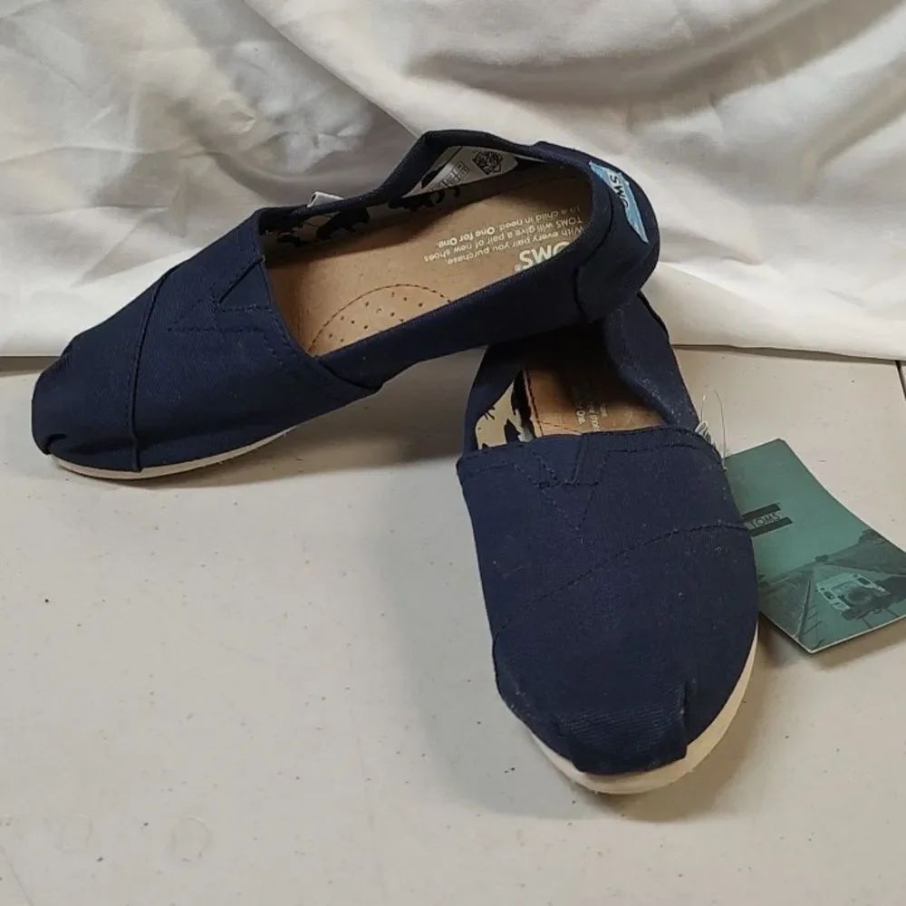 Tom's Women's 6.5 Navy Canvas Shoes - New